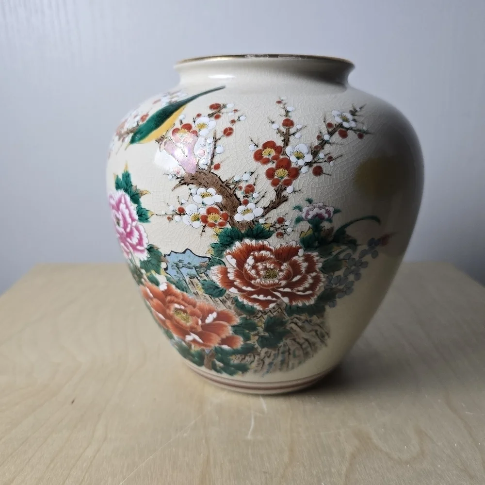 Kutani Ware Vase Pottery Jar With Flowers and Birds